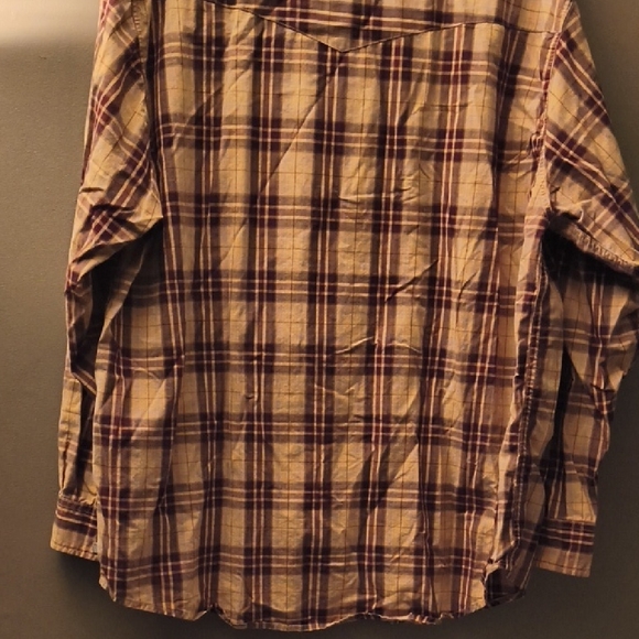 Carhartt Men's Tan and Burgundy Plaid Shirt - Picture 7 of 8